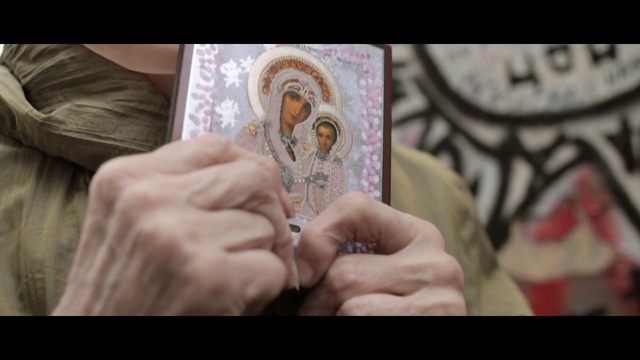 Video Reference: Hand, Gesture, Finger, Art, Artist, Nail, Painting, Thumb, Visual arts, Wrist