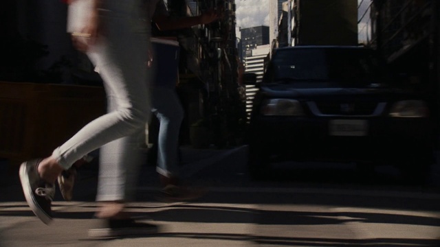 Video Reference: Thigh, Waist, Knee, Automotive tire, Street fashion, Sportswear, Calf, Automotive lighting, Human leg, Foot