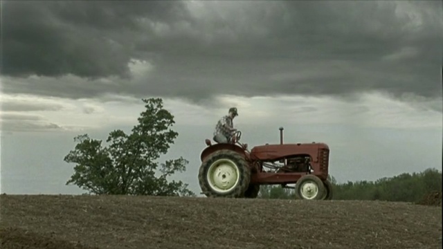 Video Reference: Tire, Wheel, Cloud, Sky, Vehicle, Tractor, Plant, Automotive tire, Tread, Agricultural machinery