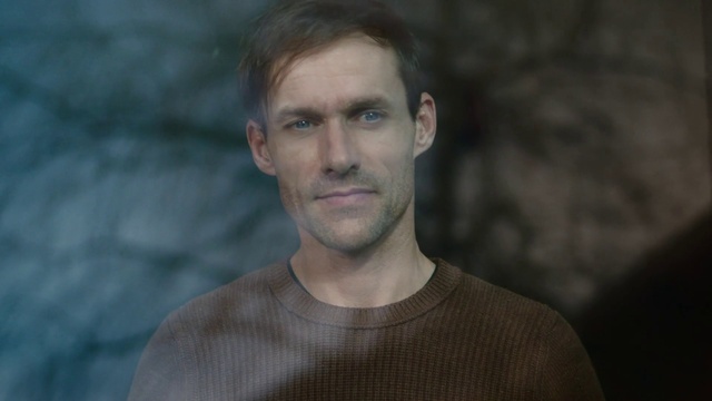 Video Reference: Forehead, Nose, Cheek, Eyebrow, Flash photography, Jaw, Beard, Neck, Eyelash, Grey