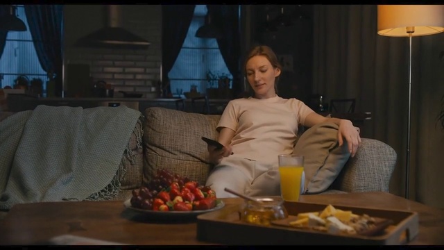 Video Reference: Food, Tableware, Table, Comfort, Lighting, Lamp, Plate, Fruit, Natural foods, Ingredient