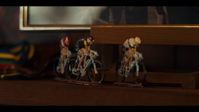 Video Reference: Bicycle, Wheel, Vehicle, Bicycle handlebar, Bicycles--Equipment and supplies, Tire, Wood, Racing, Bicycle wheel, Sports