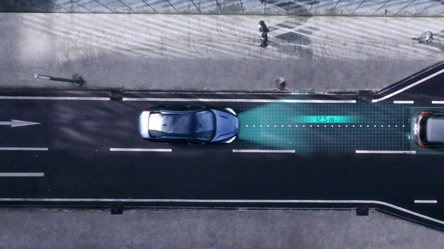 Video Reference: Automotive parking light, Grille, Hood, Vehicle, Automotive lighting, Automotive mirror, Automotive tire, Car, Motor vehicle, Bumper