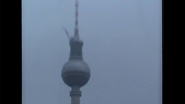 Video Reference: Sky, Building, Skyscraper, Tower, Atmospheric phenomenon, Composite material, Finial, Pole, Haze, City