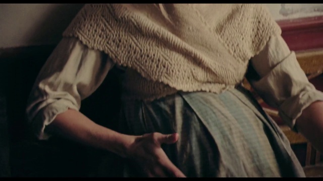 Video Reference: Flash photography, Sleeve, Gesture, Elbow, Tints and shades, Wrist, Thumb, Trunk, Waist, Human leg