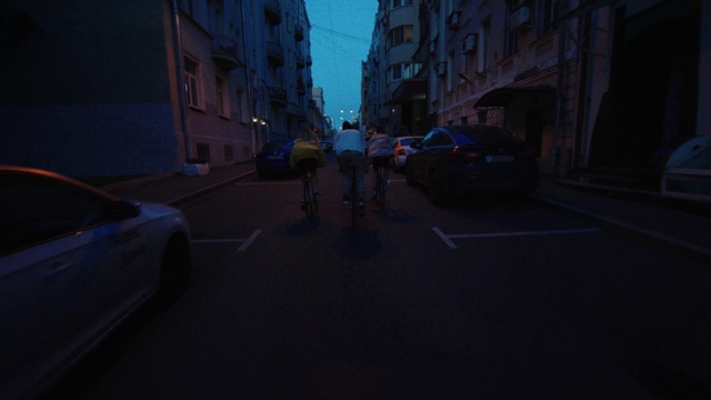 Video Reference: Tire, Wheel, Automotive lighting, Car, Building, Vehicle, Window, Road surface, Asphalt, Automotive tire