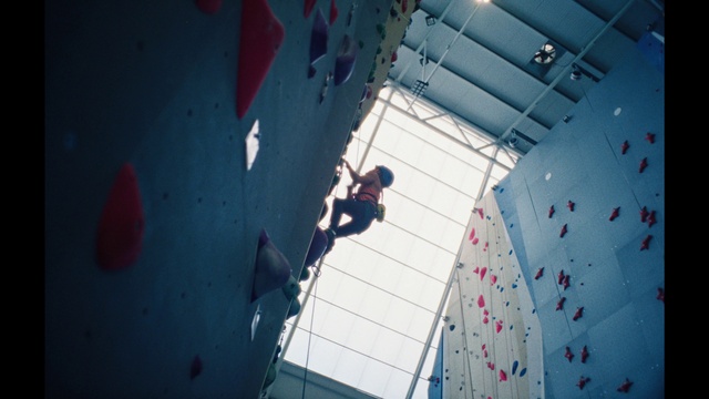 Video Reference: Organism, Climbing, Rock climbing, Leisure, Tints and shades, Facade, Recreation, Electric blue, Ceiling, Space