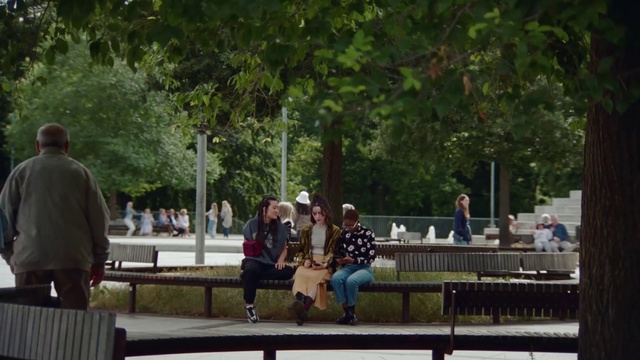Video Reference: Plant, Tree, Leisure, Shorts, Bench, Outdoor bench, Grass, City, Recreation, Event
