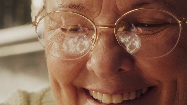 Video Reference: Forehead, Nose, Smile, Glasses, Skin, Lip, Chin, Vision care, Eyebrow, Photograph