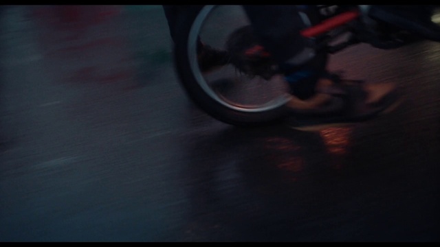 Video Reference: Tire, Wheel, Bicycle, Bicycle wheel, Bicycle tire, Automotive lighting, Bicycle wheel rim, Automotive tire, Bicycle frame, Vehicle