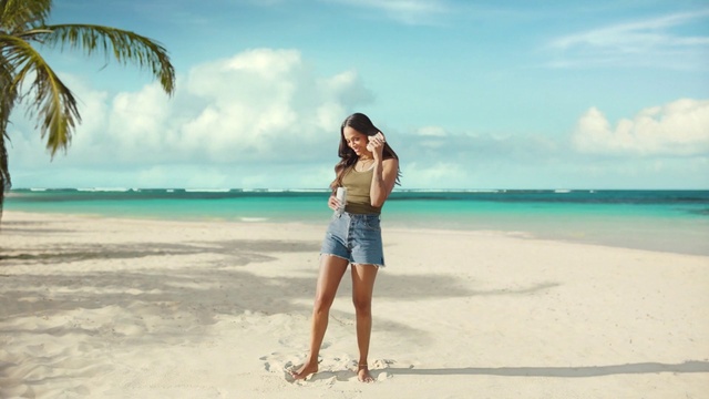 Video Reference: Cloud, Water, Sky, Leg, People on beach, Plant, Shorts, Beach, People in nature, Tree