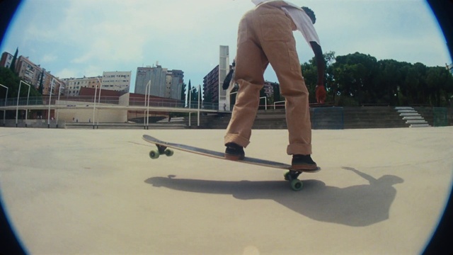 Video Reference: Sports equipment, Sky, Skateboard deck, Skateboarder, Skateboard, Rolling, Asphalt, Cloud, Skateboarding Equipment, Skateboarding