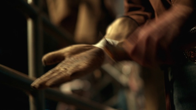 Video Reference: Wood, Tie, Art, Metal, Sculpture, Darkness, Eyewear, Musical instrument accessory, Monochrome photography, Sunglasses