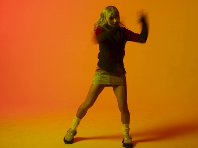 Video Reference: Arm, Shorts, Gesture, Knee, Thigh, Happy, Waist, Sportswear, Entertainment, Performing arts