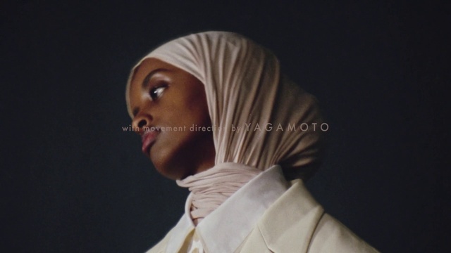 Video Reference: Sleeve, Gesture, Abaya, No expression, Darkness, Portrait photography, Art, Turban, Wrinkle
