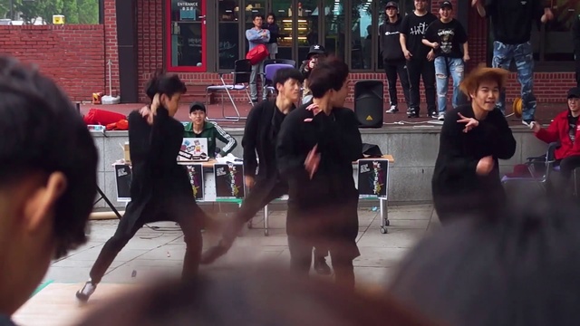 Video Reference: Standing, Entertainment, Fun, Leisure, Performing arts, Recreation, T-shirt, Event, Performance art, City