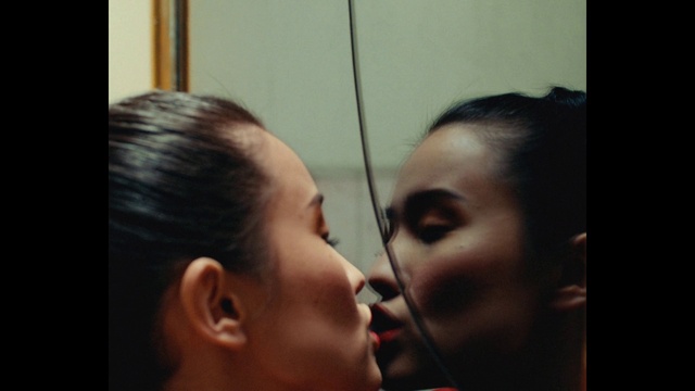 Video Reference: Forehead, Nose, Cheek, Lip, Eyelash, Ear, Jaw, Neck, Gesture, Flash photography