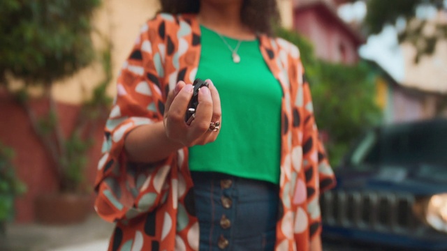 Video Reference: Tartan, Fashion, Orange, Textile, Neck, Dress shirt, Sleeve, Waist, Gesture, Collar