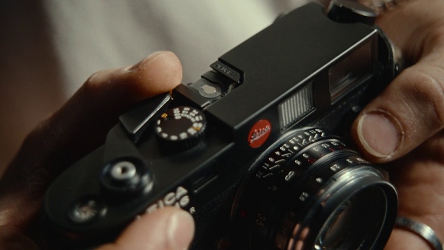 Video Reference: Hand, Digital camera, Point-and-shoot camera, Reflex camera, Camera accessory, Camera lens, Mirrorless interchangeable-lens camera, Flash photography, Camera, Digital SLR