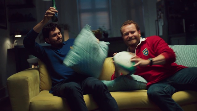 Video Reference: Jeans, Shorts, Facial expression, Comfort, Muscle, Flash photography, Smile, Gesture, Thigh, Lap