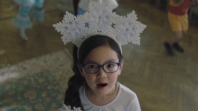 Video Reference: Face, Glasses, Plant, Happy, Headpiece, Petal, Eyewear, Bridal accessory, Jewellery, Headband