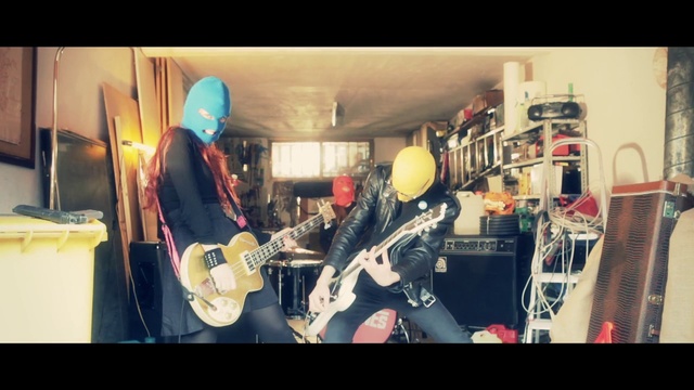 Video Reference: Musical instrument, Guitar, String instrument, String instrument, Guitarist, Musical instrument accessory, Guitar accessory, Musician, Plucked string instruments, String instrument accessory