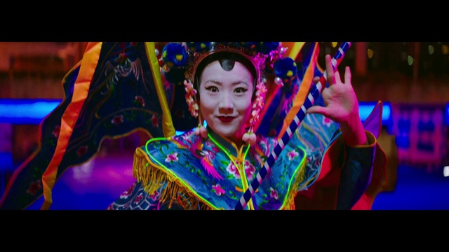 Video Reference: Smile, Purple, Gesture, Entertainment, Artist, Magenta, Performing arts, Beauty, Event, Electric blue