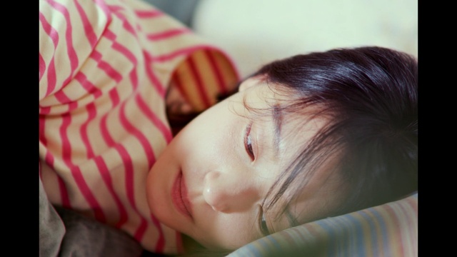 Video Reference: Nose, Cheek, Skin, Lip, Eyelash, Comfort, Flash photography, Happy, Baby, Beauty