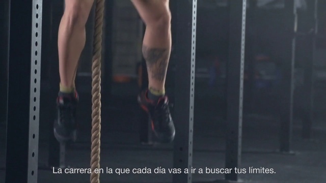 Video Reference: Leg, Human body, Thigh, Knee, Entertainment, Performing arts, Calf, Waist, Sportswear, Foot