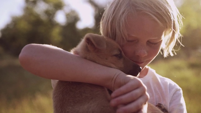 Video Reference: Face, Nose, Head, Skin, Hand, Eye, People in nature, Ear, Happy, Gesture