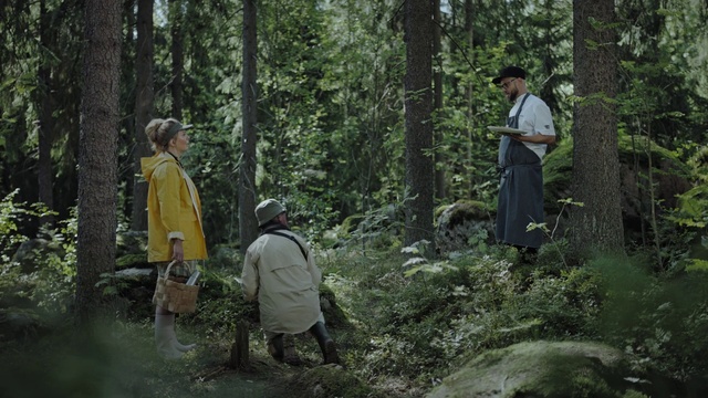 Video Reference: Plant, Plant community, Tree, Terrestrial plant, Outdoor recreation, Biome, Luggage and bags, Recreation, Backpack, Trunk