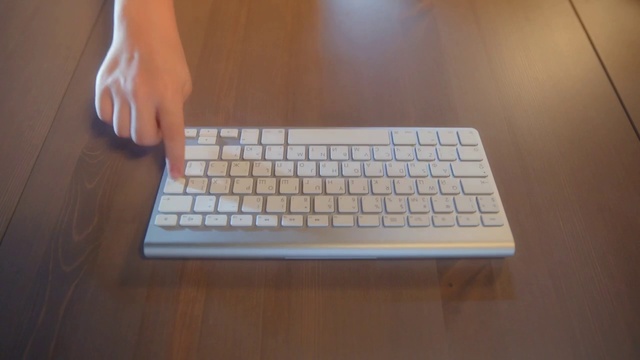 Video Reference: Computer, Hand, Computer keyboard, Peripheral, Personal computer, Netbook, Input device, Space bar, Gesture, Office equipment