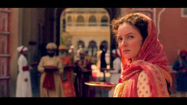 Video Reference: Entertainment, Performing arts, Happy, Flash photography, Event, Window, Performance art, Jewellery, Tradition, Acting