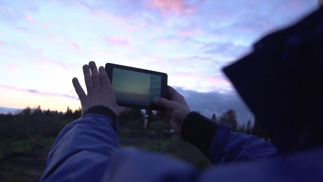 Video Reference: Cloud, Sky, Purple, Gesture, Flash photography, Gadget, Plant, Electronic device, Communication Device, Electric blue