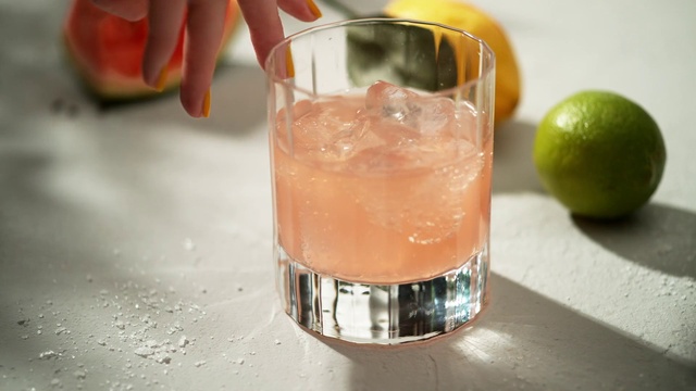 Video Reference: Food, Tableware, Liquid, Cocktail, Fruit, Ice cube, Ingredient, Rangpur, Lime, Drinkware