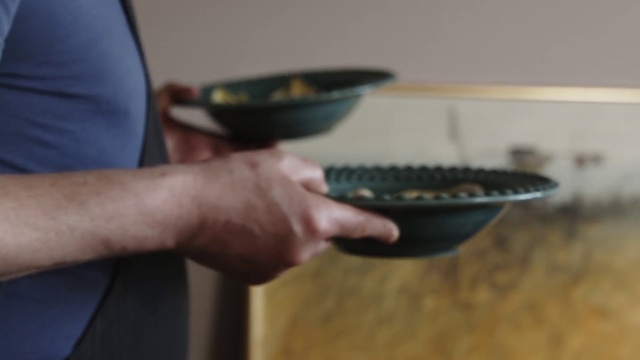 Video Reference: Hand, Gesture, Tableware, Cookware and bakeware, Finger, Thumb, Waffle iron, Gas, Cooking, Nail