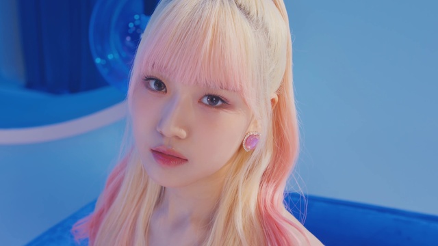 Video Reference: Skin, Lip, Eyebrow, Eye, Eyelash, Blue, Azure, Jaw, Flash photography, Iris