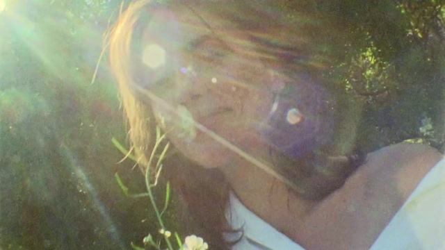 Video Reference: People in nature, Window, Underwater, Grass, Marine biology, Lens flare, Eyewear, Personal protective equipment, Glass, Fun