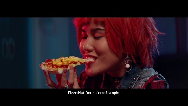Video Reference: Lip, Mouth, Human body, Jaw, Flash photography, Smile, Eyelash, Food craving, Dress, Entertainment