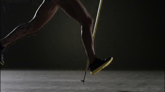 Video Reference: Shoe, Leg, Human body, Flash photography, Knee, Thigh, Sportswear, Sneakers, Recreation, Barefoot