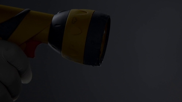 Video Reference: Street light, Cylinder, Automotive design, Office supplies, Input device, Laptop, Light fixture, Office equipment, Plant, Machine