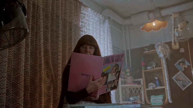 Video Reference: Publication, Comfort, House, Room, Linens, Book, Ceiling, Magenta, Window treatment, Lamp