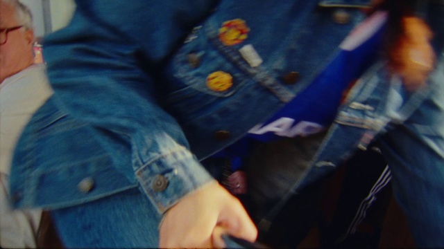Video Reference: Sleeve, Gesture, Denim, Waist, Electric blue, Elbow, Human leg, Wrist, Sportswear, Uniform