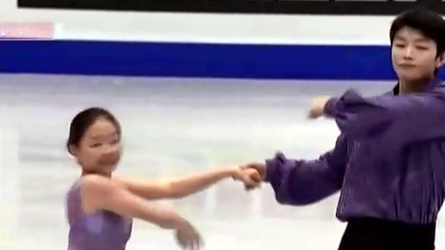 Video Reference: Arm, Gesture, Sharing, Competition event, Entertainment, Leisure, Sports, Recreation, Player, Fun