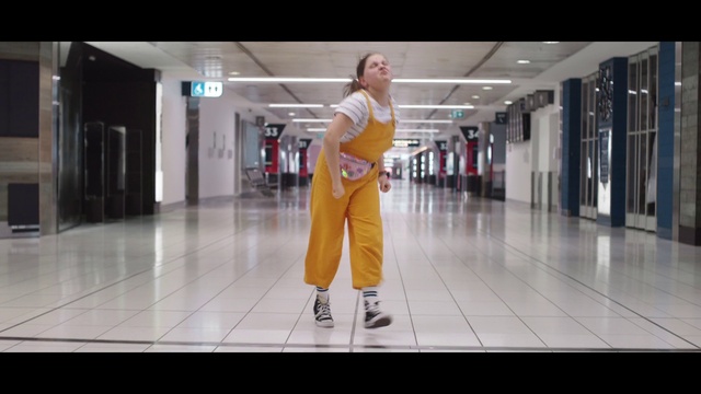 Video Reference: Fashion, Standing, Waist, Knee, Flooring, Street fashion, Floor, Thigh, Bag, Shorts