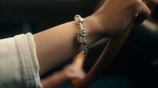 Video Reference: Hand, Dress, Body jewelry, Human body, Neck, Flash photography, Gesture, Thumb, Nail, Finger