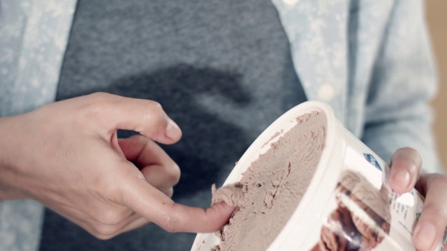 Video Reference: Hand, Human body, Gesture, Finger, Nail, Cuisine, Food, Recipe, Human leg, Ingredient