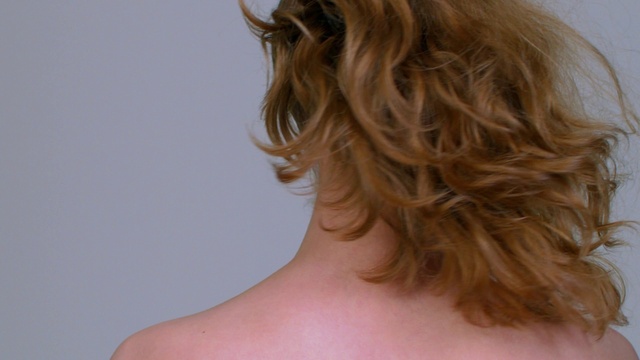 Video Reference: Hair, Chin, Eyelash, Neck, Liver, Layered hair, Step cutting, Long hair, Surfer hair, Blond