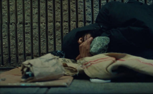Video Reference: Vertebrate, Comfort, Fence, Tints and shades, Human leg, Sitting, Linens, Room, Knee, Nap