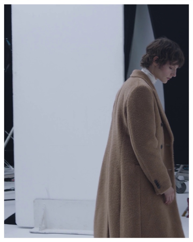 Video Reference: Overcoat, Sleeve, Collar, Street fashion, Waist, Trench coat, Blazer, Fashion design, Formal wear, Stole